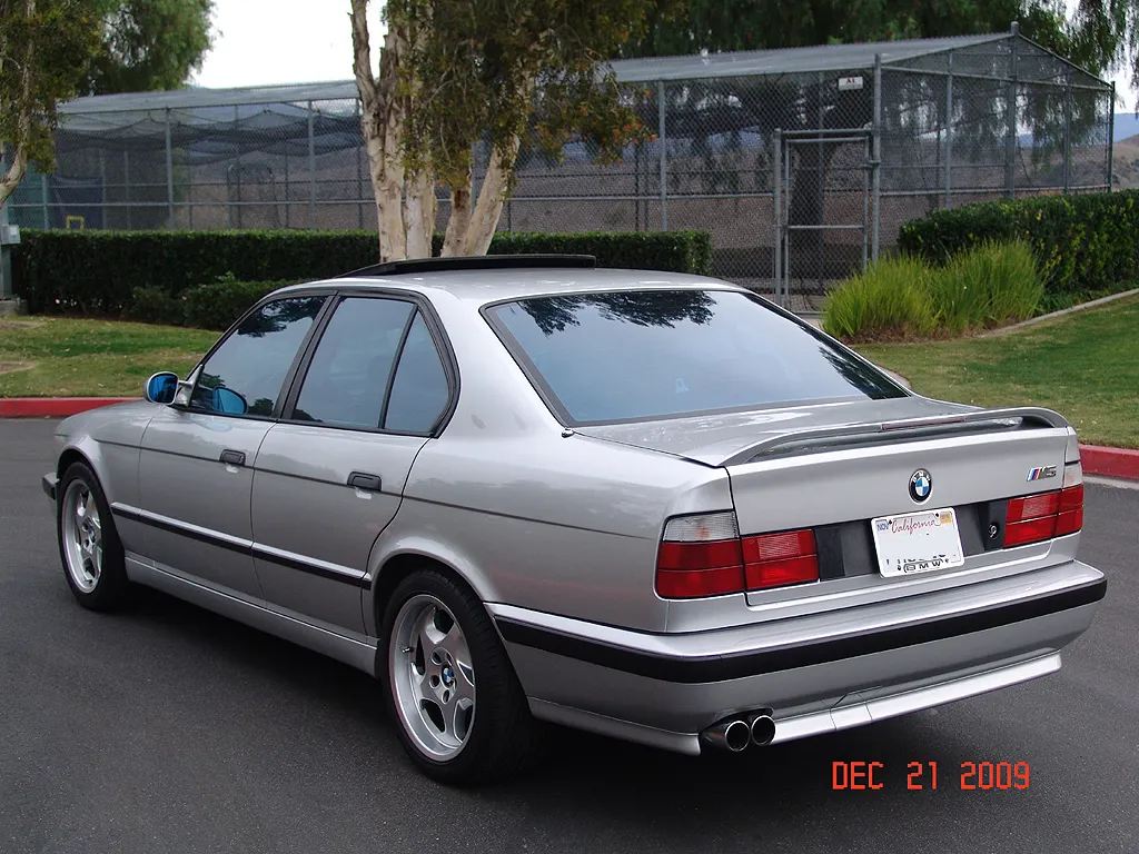 BMW M5 3.8 1990 photo - 4