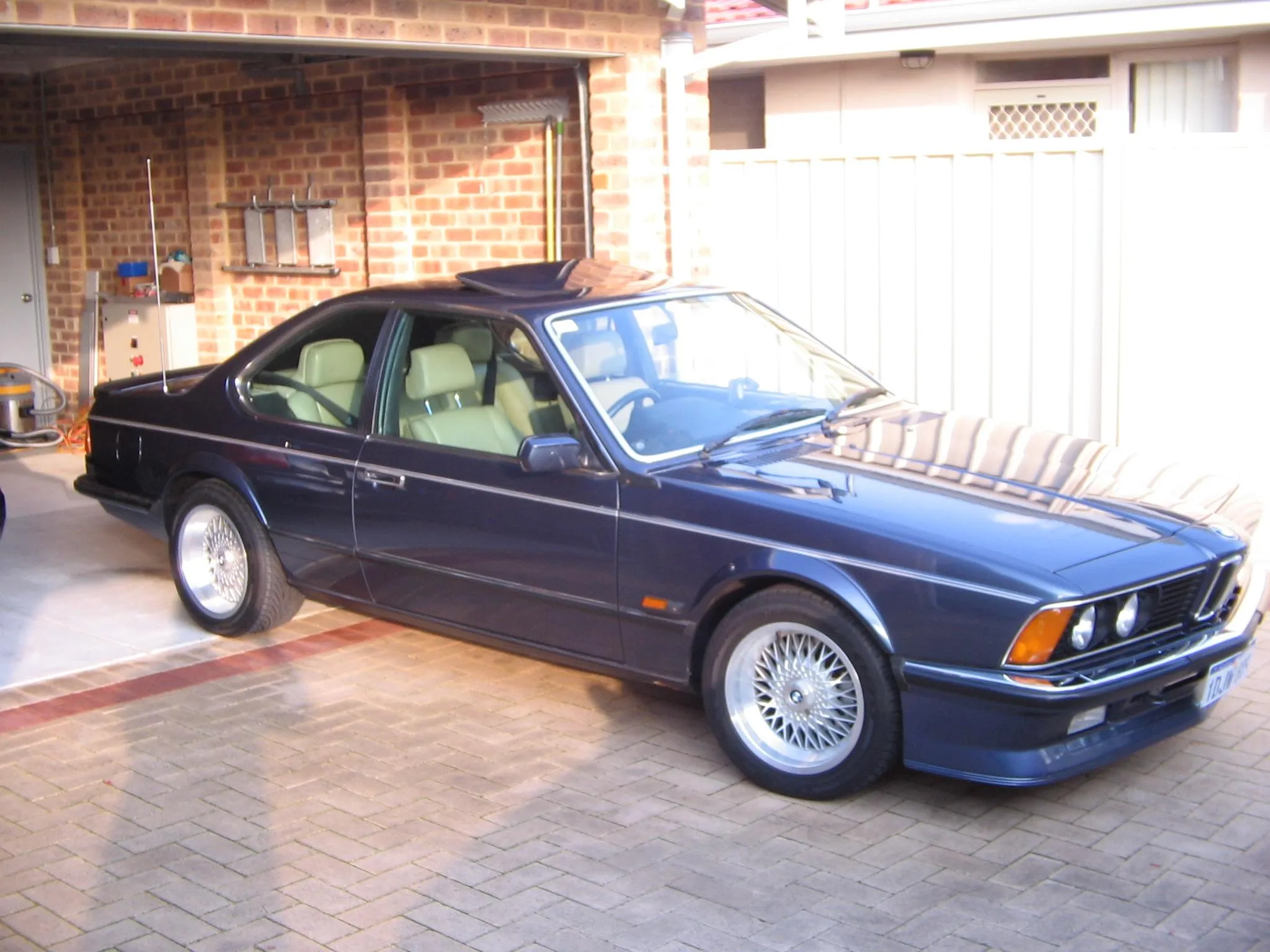 BMW M6 M635CSi 1983 photo - 9