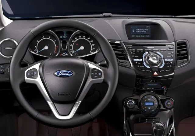 Ford Fiesta 1.1 2013 photo - 5
