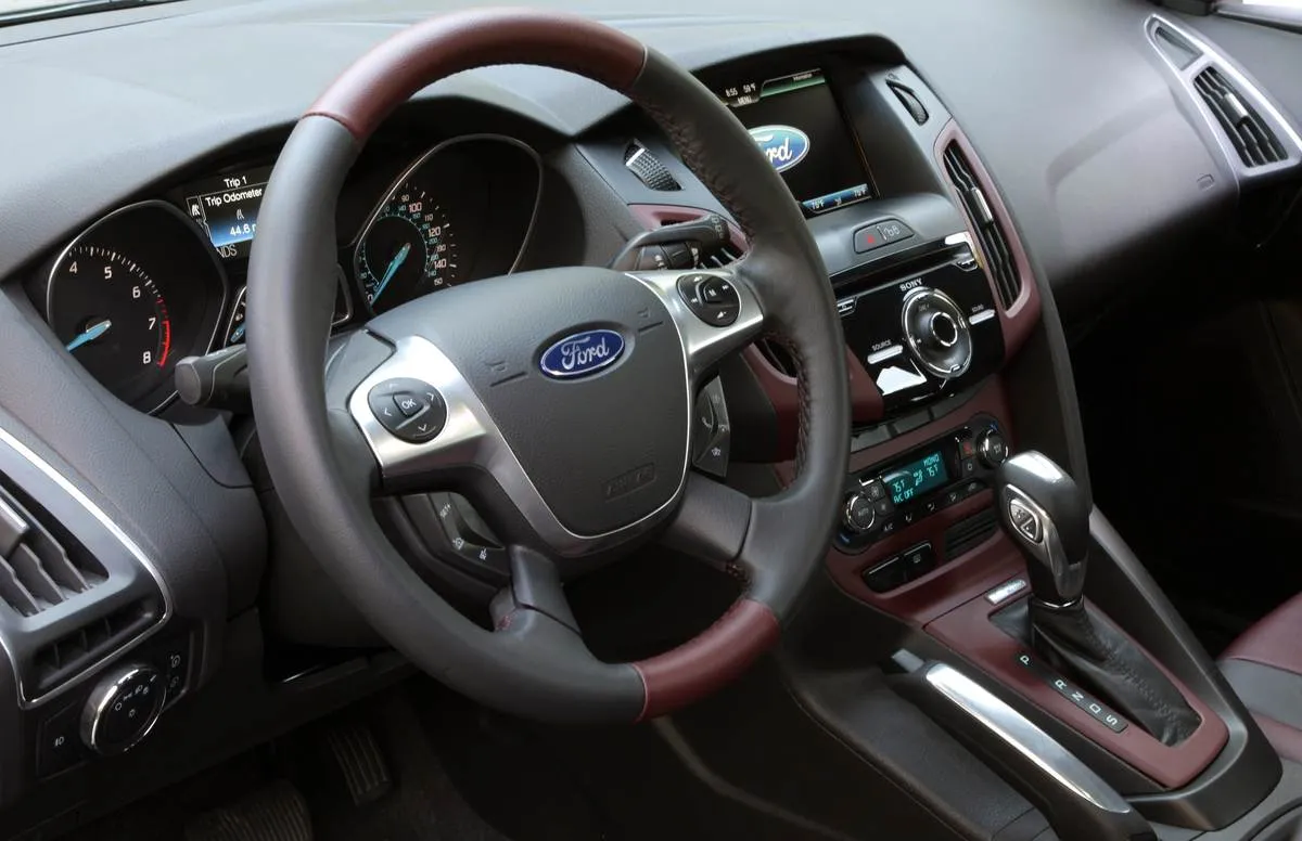 Ford Focus 1.6 2014 photo - 12