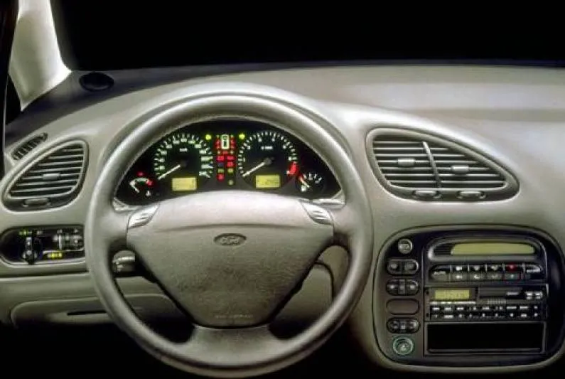Ford Galaxy 1.9 1999 photo - 11