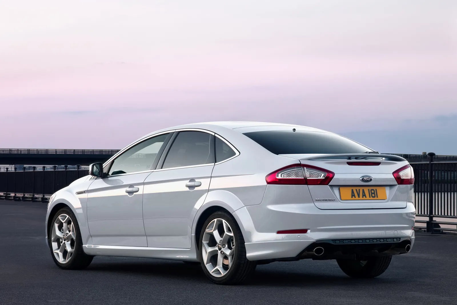 Ford Mondeo 2.0 2011 photo - 1