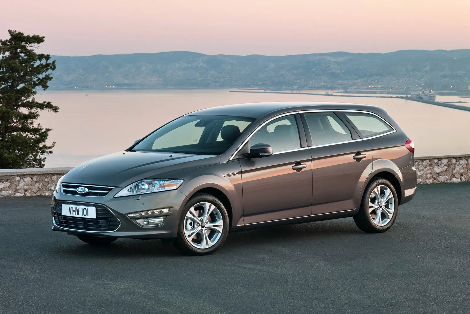 Ford Mondeo 2.0 2011 photo - 11