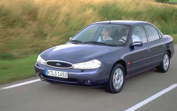 Ford Mondeo 2.5 1993 photo - 9
