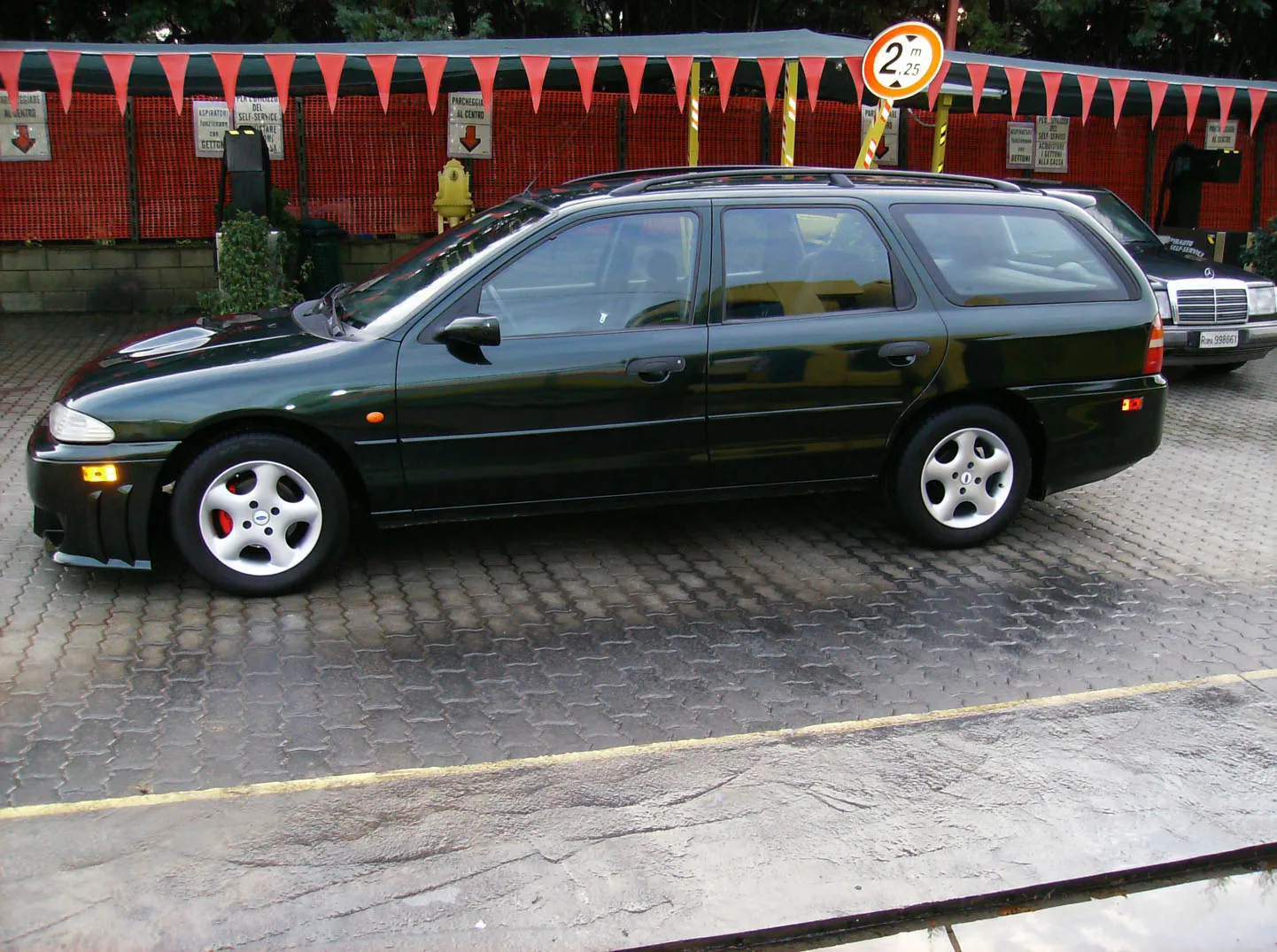 Ford Mondeo 2.5 1994 photo - 4