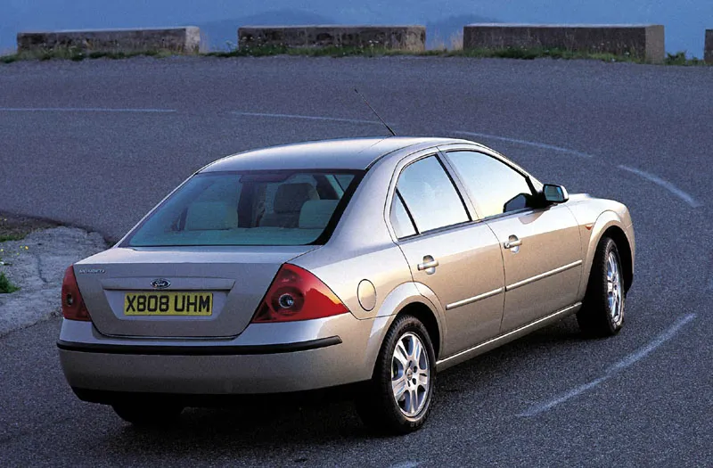 Ford Mondeo 2.5 2000 photo - 12