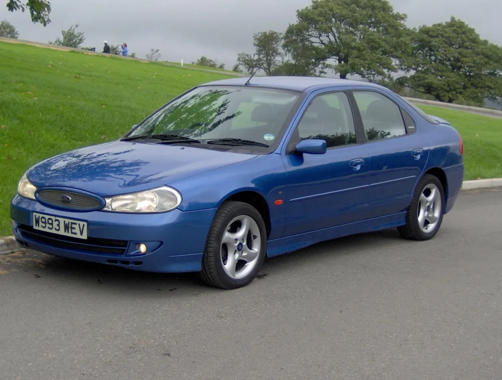 Ford Mondeo 2.5 2000 photo - 8