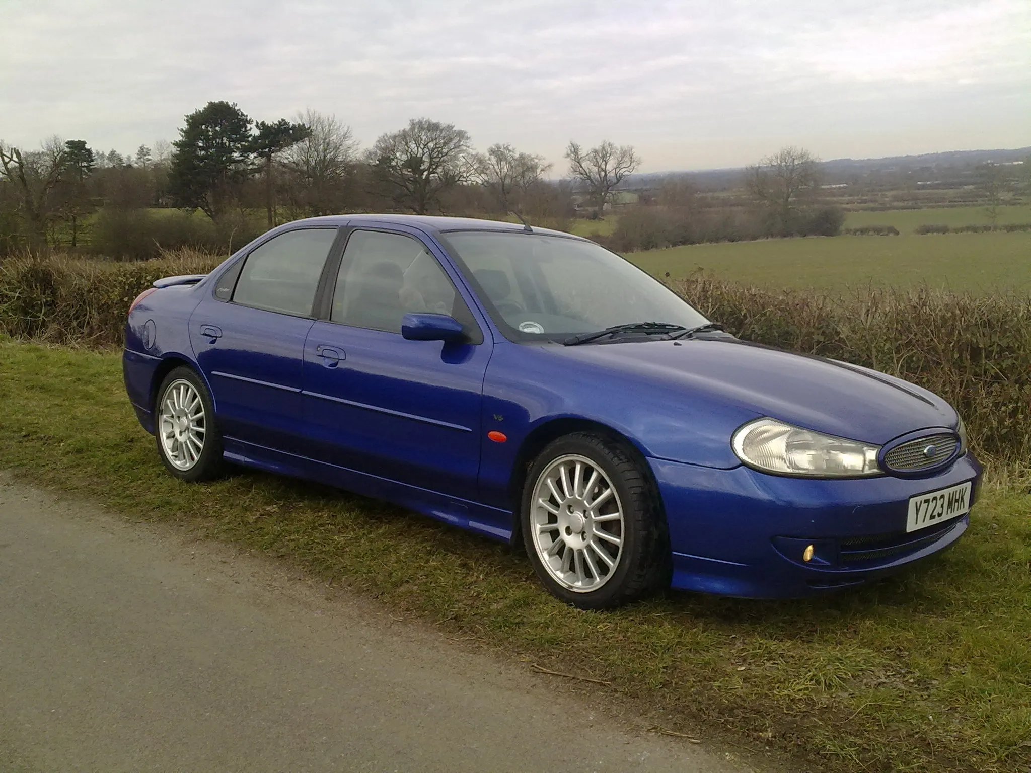 Ford Mondeo 2.5 2001 photo - 10