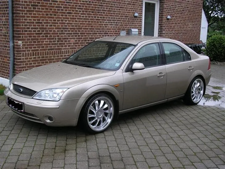 Ford Mondeo 2.5 2001 photo - 12