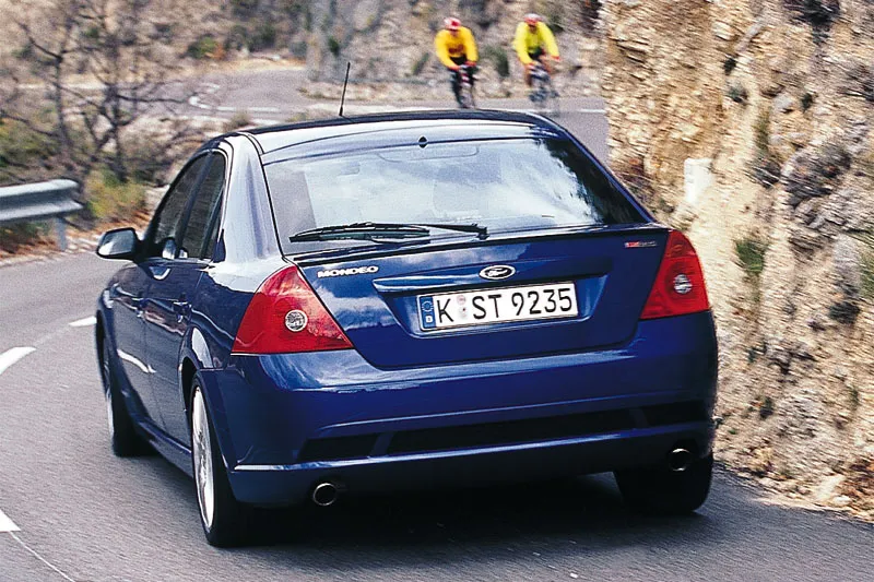 Ford Mondeo 3.0 2002 photo - 9