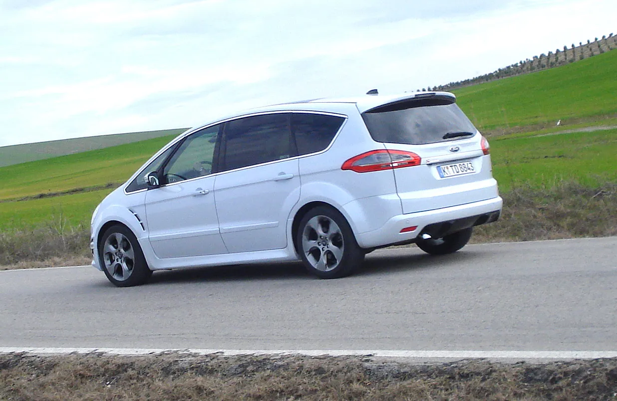 Ford S-Max 2.0 2010 photo - 12