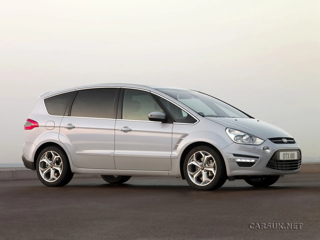 Ford S-Max 2.0 2010 photo - 9
