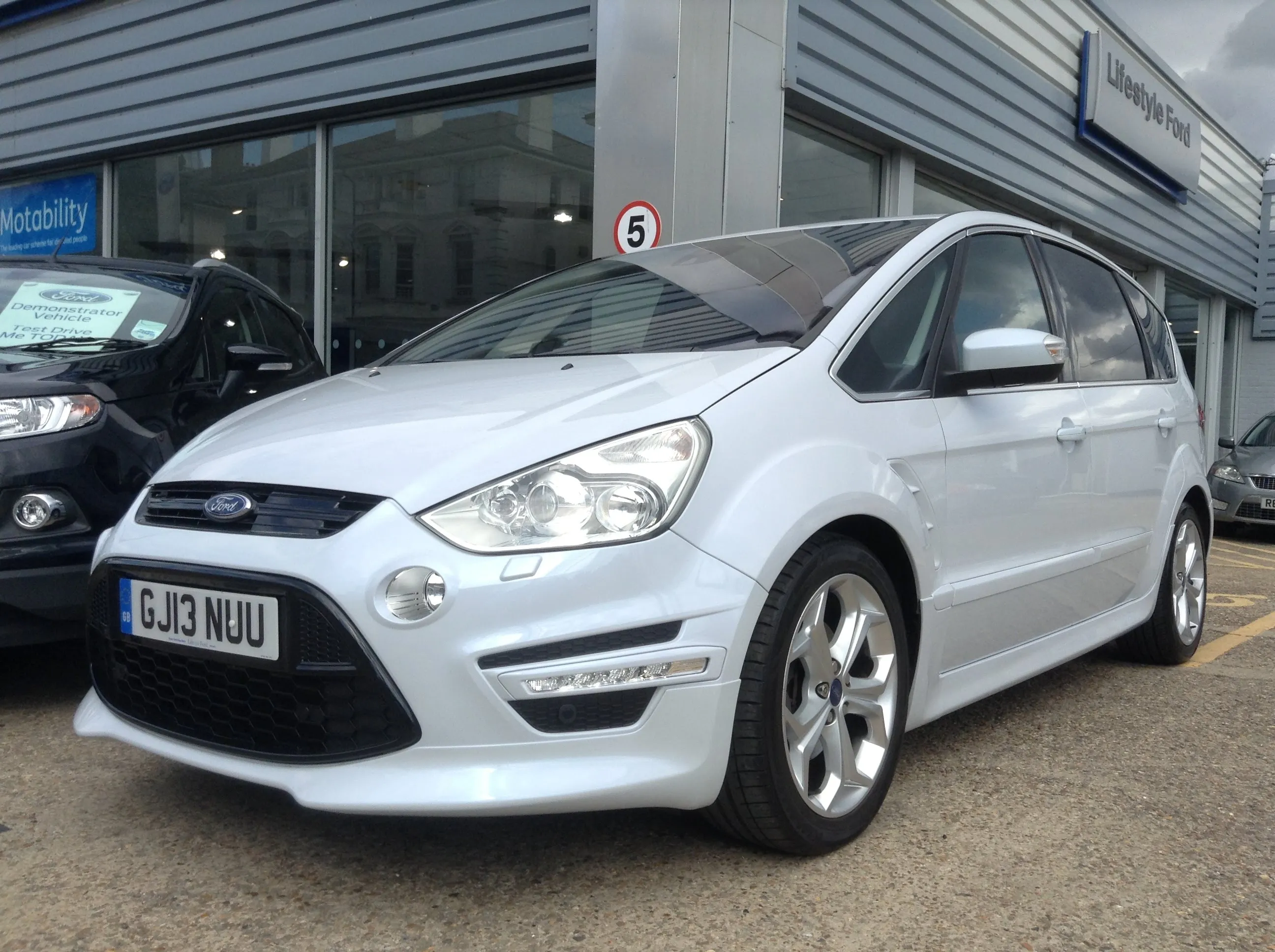 Ford S-Max 2.0 2014 photo - 4