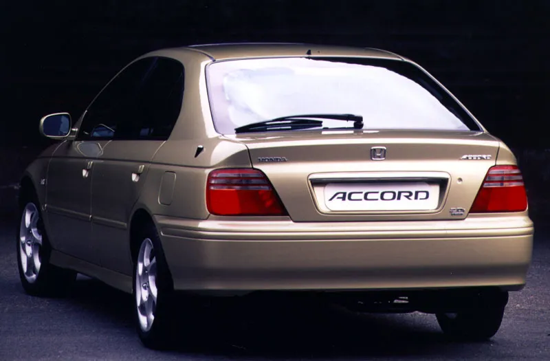 Honda Accord 1.8 1999 photo - 10
