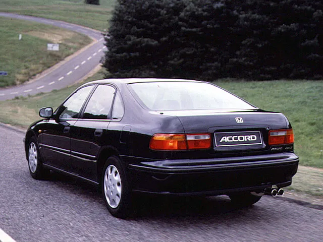 Honda Accord 2.0 1993 photo - 12