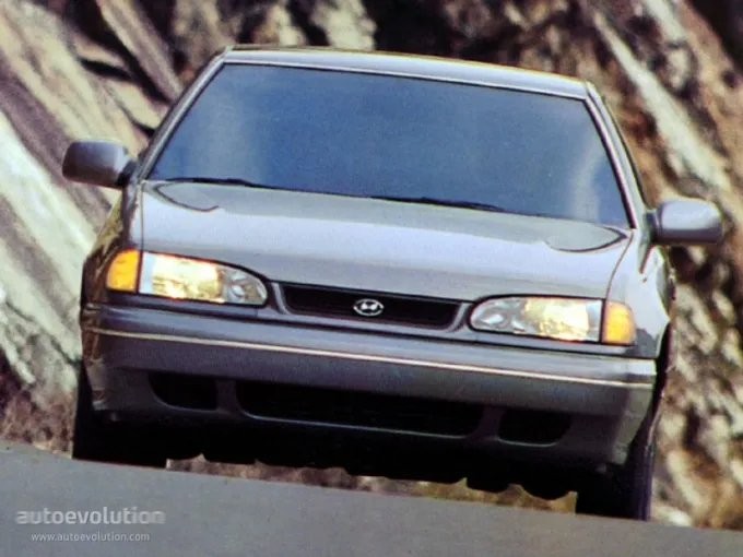 Hyundai Elantra 1.5 1990 photo - 7