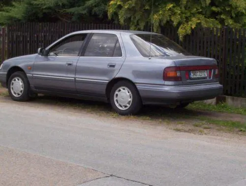 Hyundai Elantra 1.5 1992 photo - 3