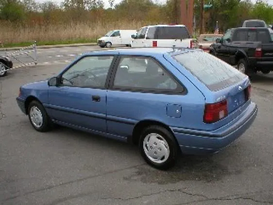 Hyundai Elantra 1.5 1992 photo - 7