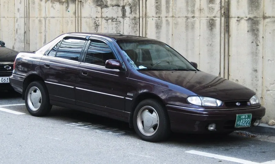 Hyundai Elantra 1.6 1992 photo - 1