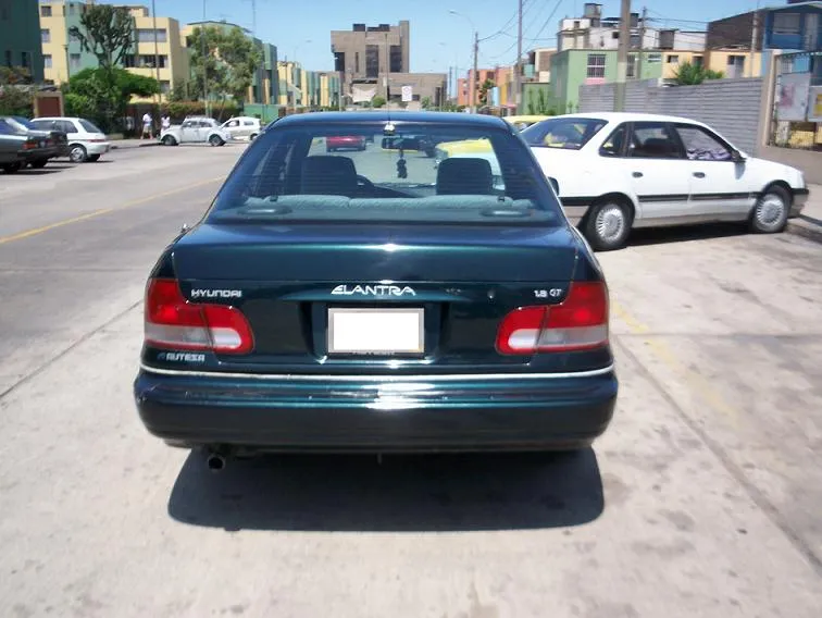 Hyundai Elantra 1.8 1994 photo - 1