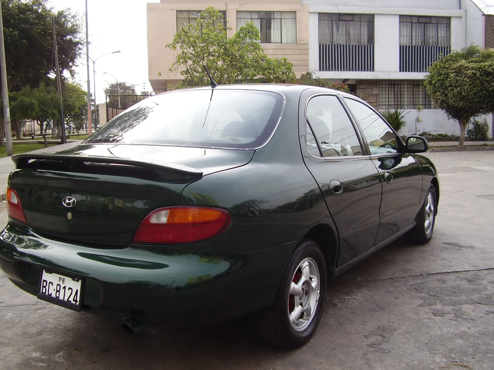 Hyundai Elantra 1.8 1998 photo - 6