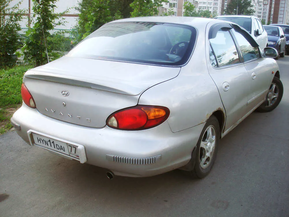 Hyundai Elantra 2.0 1998 photo - 2