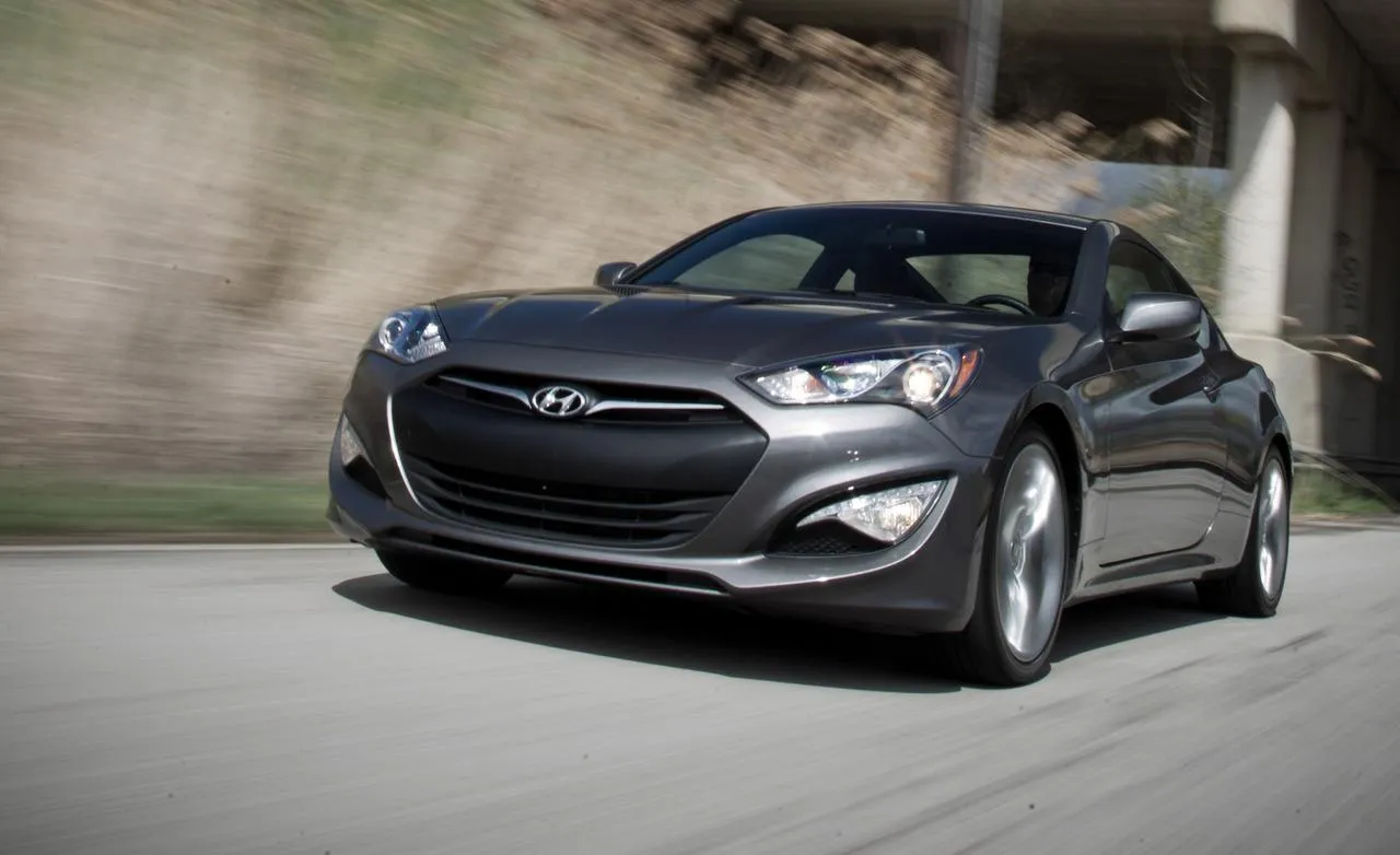 Hyundai Genesis 3.8 2013 photo - 6