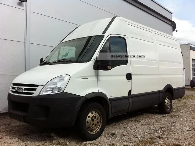 IVECO Daily 2.3 2011 photo - 12