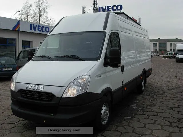 IVECO Daily 2.3 2011 photo - 3