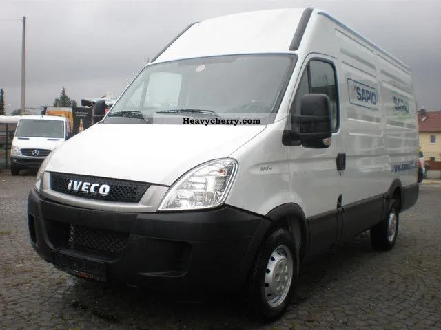 IVECO Daily 3.0 2011 photo - 2