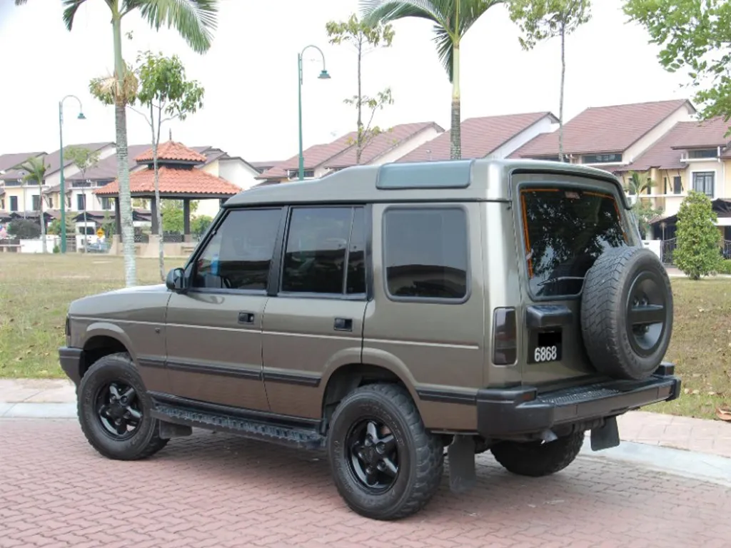 Land Rover Discovery 2.0 1996 photo - 1