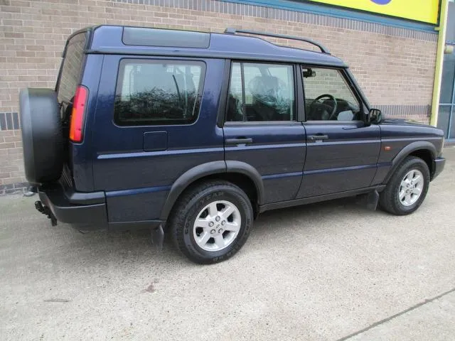 Land Rover Discovery 2.5 2003 photo - 8