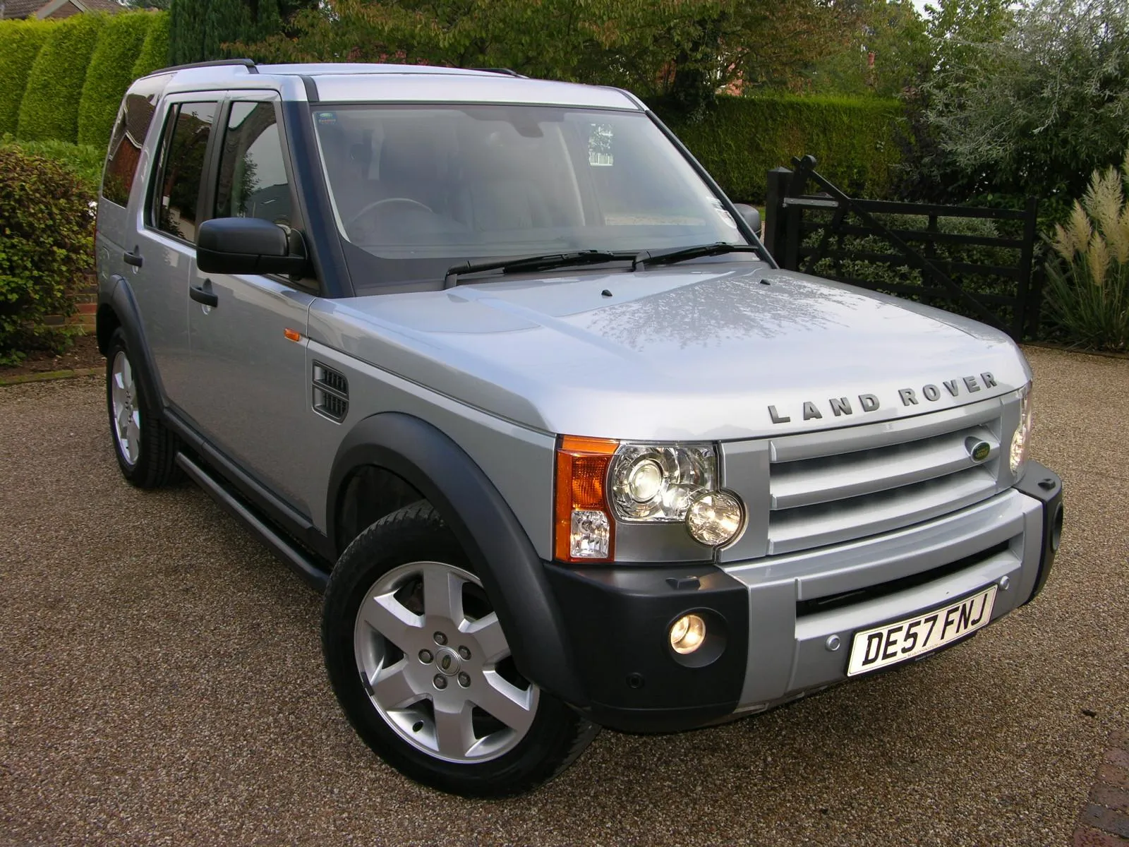 Land Rover Discovery 2.7 2011 photo - 4