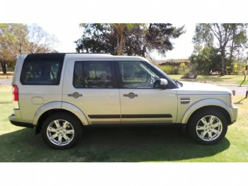 Land Rover Discovery 3.0 2010 photo - 10