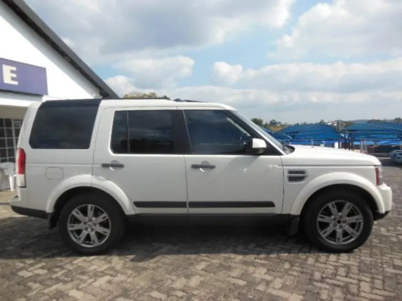 Land Rover Discovery 3.0 2010 photo - 3