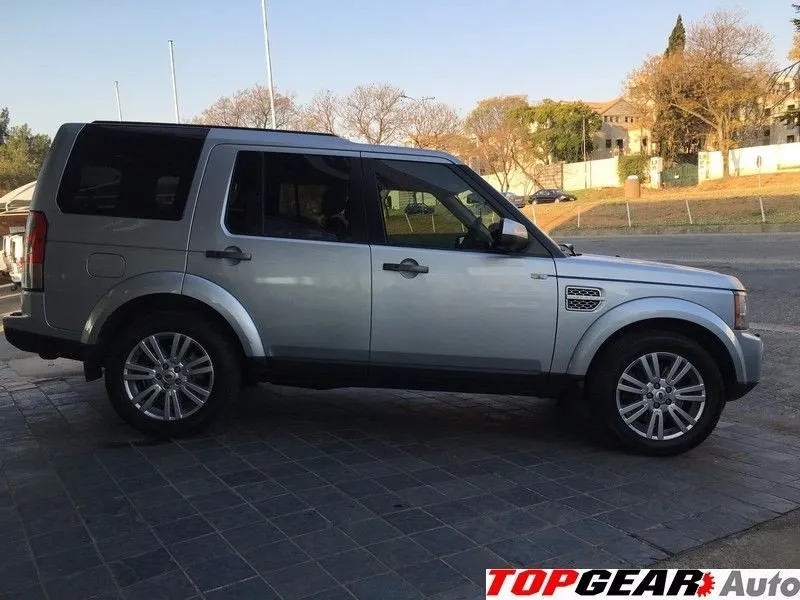 Land Rover Discovery 3.0 2010 photo - 4