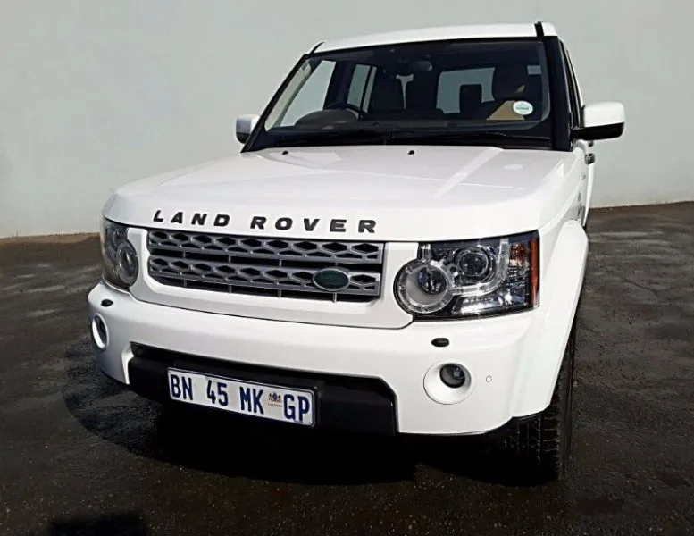 Land Rover Discovery 3.0 2011 photo - 9