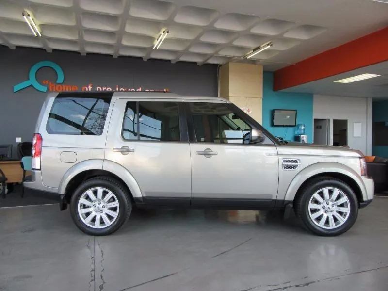 Land Rover Discovery 3.0 2013 photo - 9