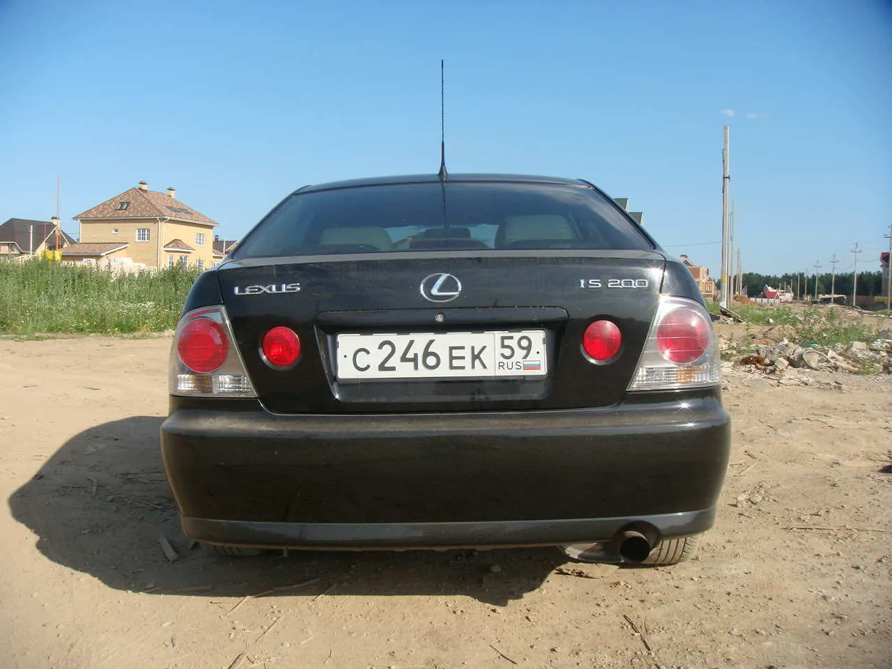 Lexus IS 200 2001 photo - 9