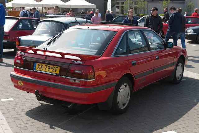 Mazda 3 1.6 1989 photo - 12