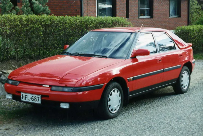 Mazda 3 1.6 1990 photo - 2