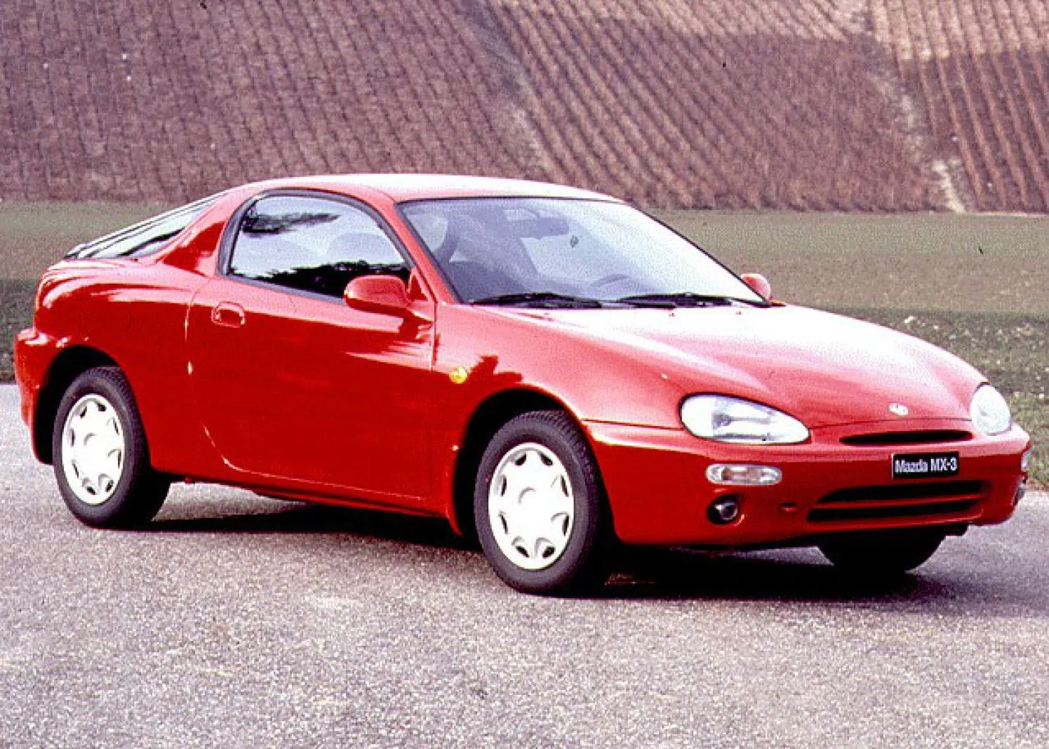 Mazda 3 1.6 1990 photo - 3