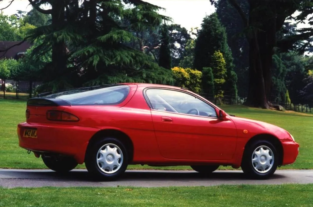 Mazda 3 2.0 1996 photo - 4