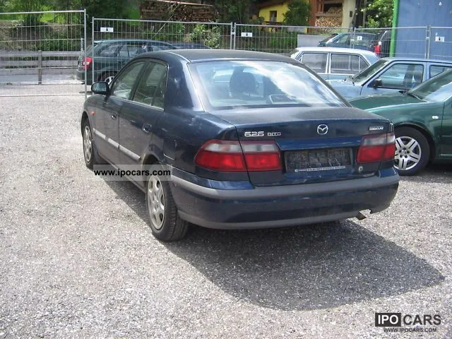Mazda 3 2.0 1999 photo - 4