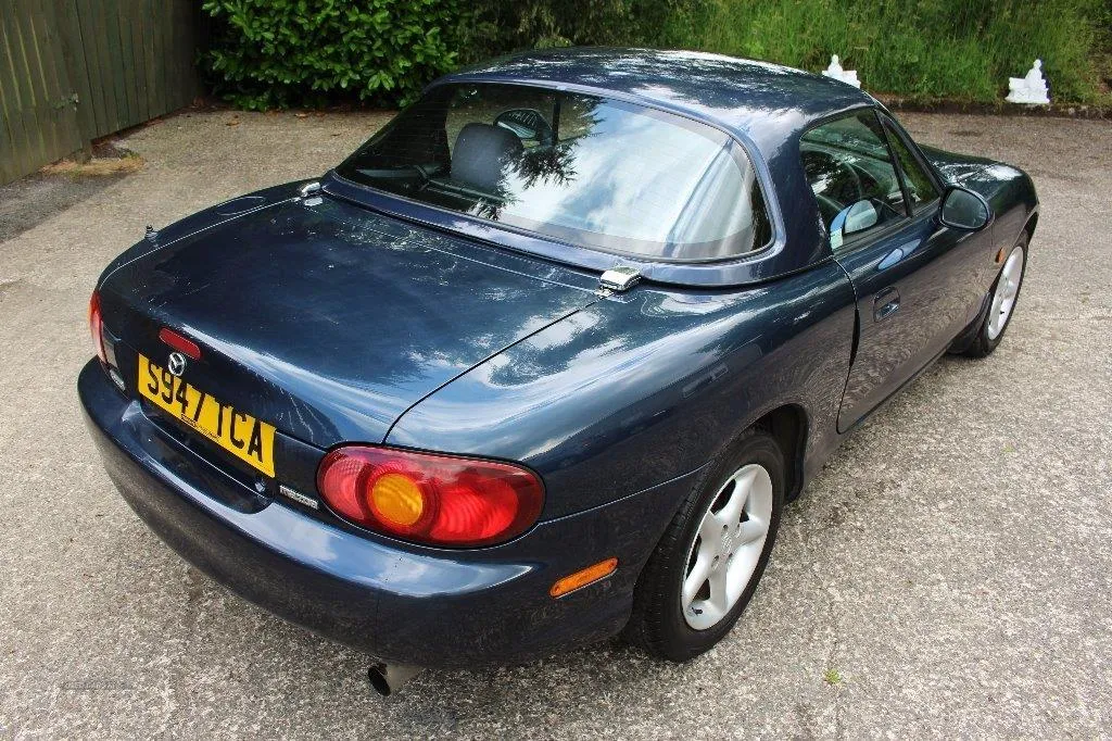 Mazda 5 1.8 1998 photo - 11