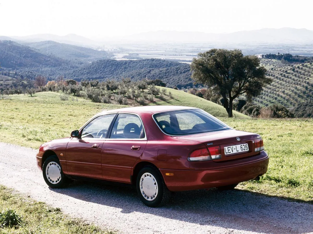 Mazda 5 2.0 1992 photo - 9