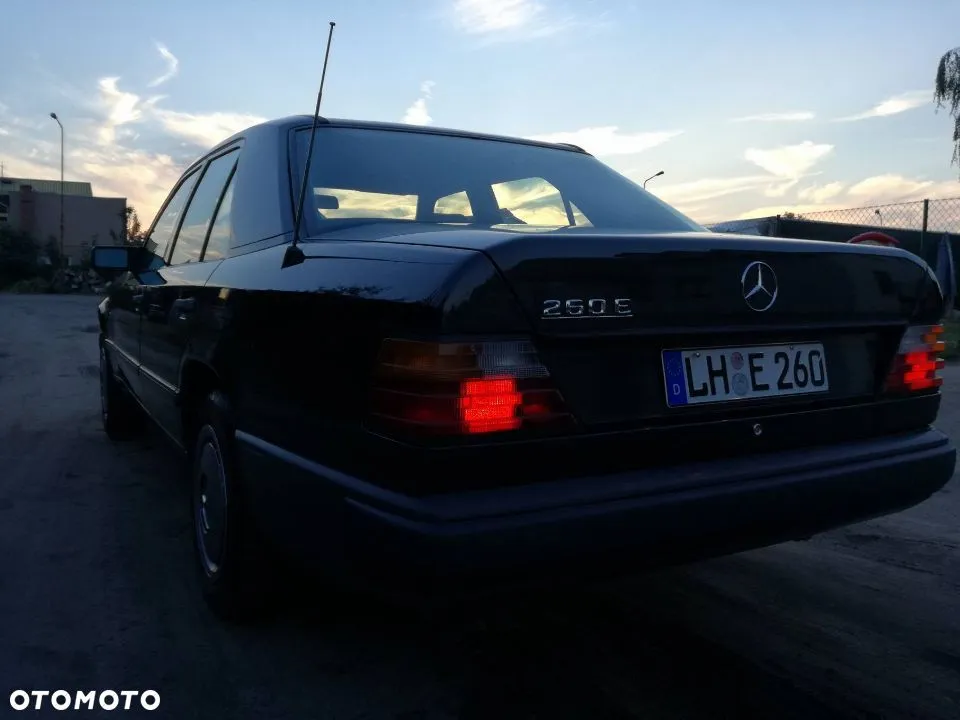 Mercedes-Benz E-Класс 260 1993 photo - 11