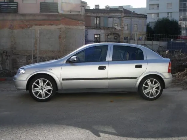Opel Astra 1.2 2000 photo - 2