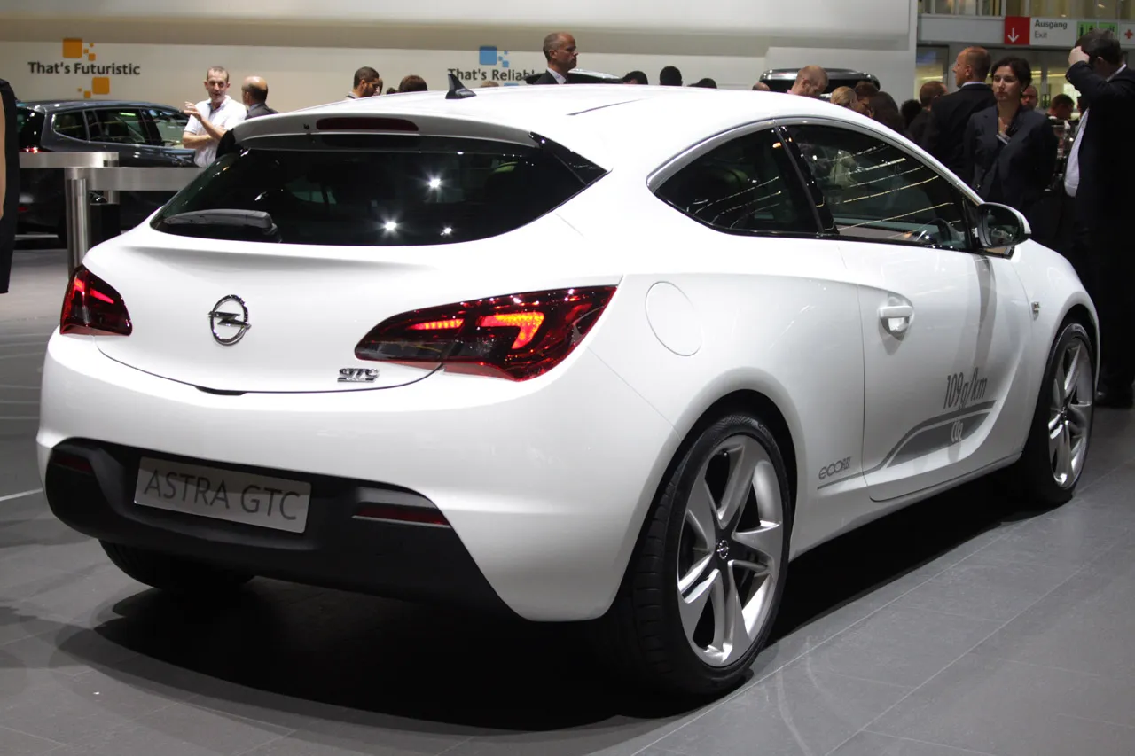 Opel Astra 1.2 2012 photo - 6