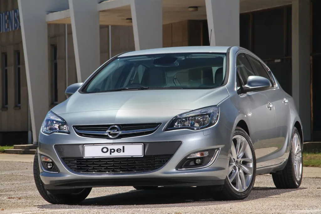 Opel Astra 1.2 2013 photo - 1